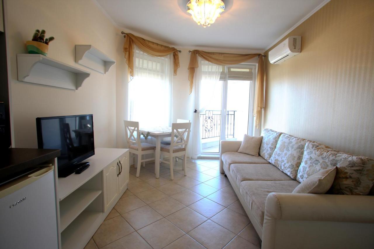 Villa Livia Boutique Apartments Ravda Extérieur photo