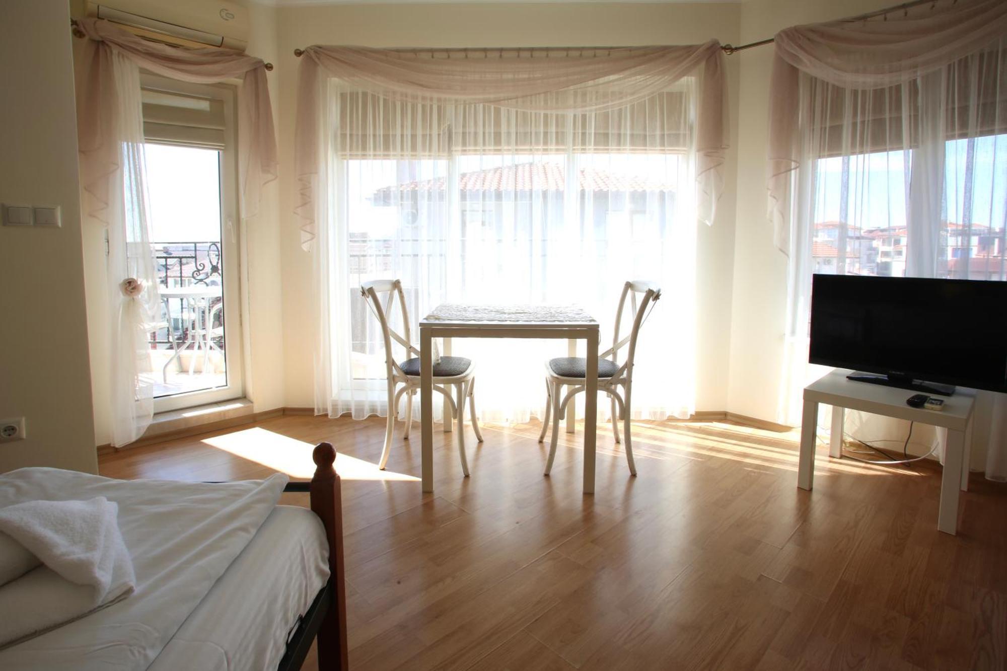 Villa Livia Boutique Apartments Ravda Extérieur photo
